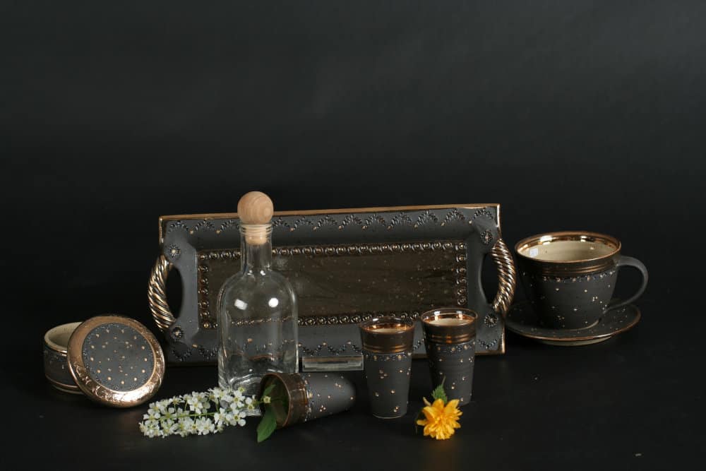 Töpferei Drehwurm Schnapsbecher Tablett Schmuckdose Cappuccinotasse gold schwarz