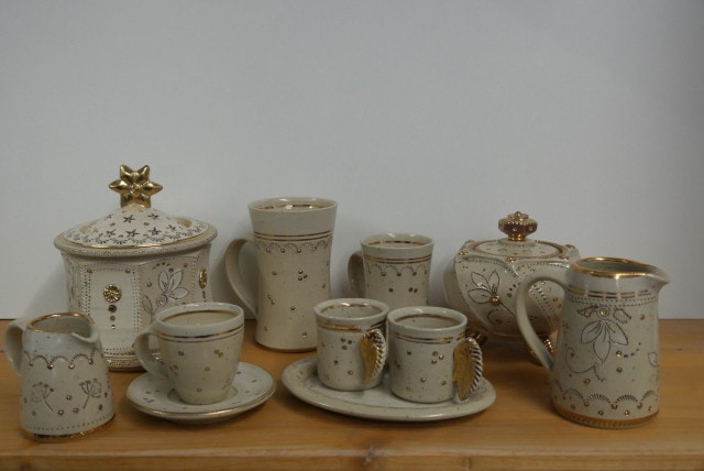 Töpferei Drehwurm Kaffeegeschirr weiß gold