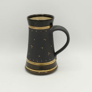 Töpferei Drehwurm Bierkrug schwarz gold