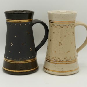 Töpferei Drehwurm Bierkrug gold