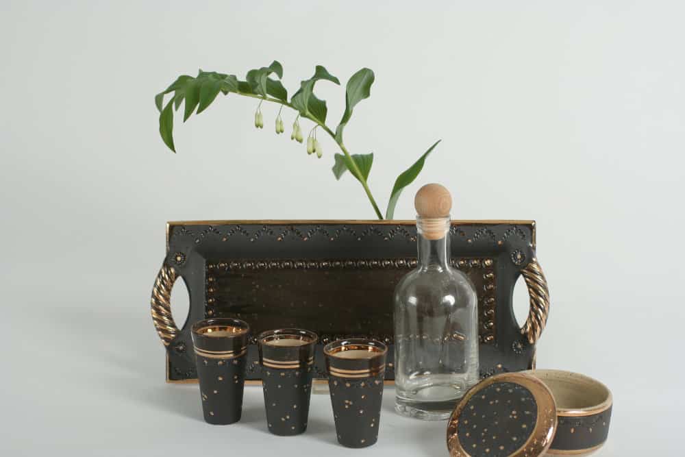 Töpferei Drehwurm Schnapsbecher Tablett Dose schwarz gold