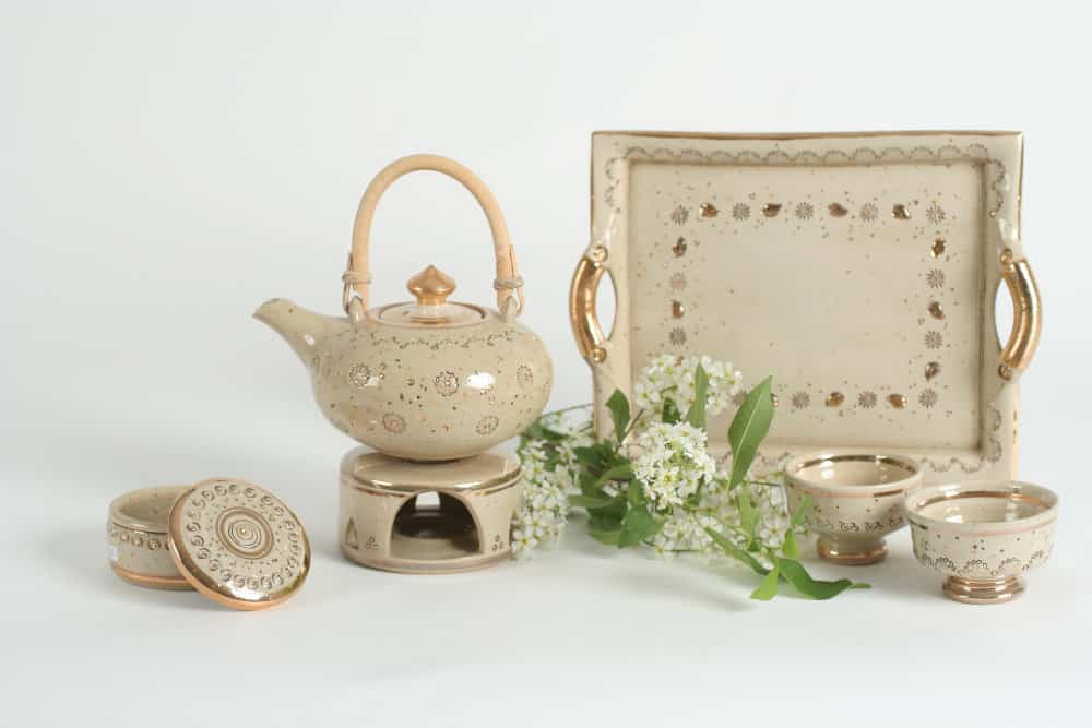Töpferei Drehwurm Teeservice weiß gold Teeschale Tablett Teekanne Stövchen Schmuckdose